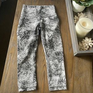cropped lulu leggings